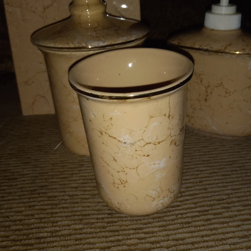 Vintage 5 Piece Bath Set